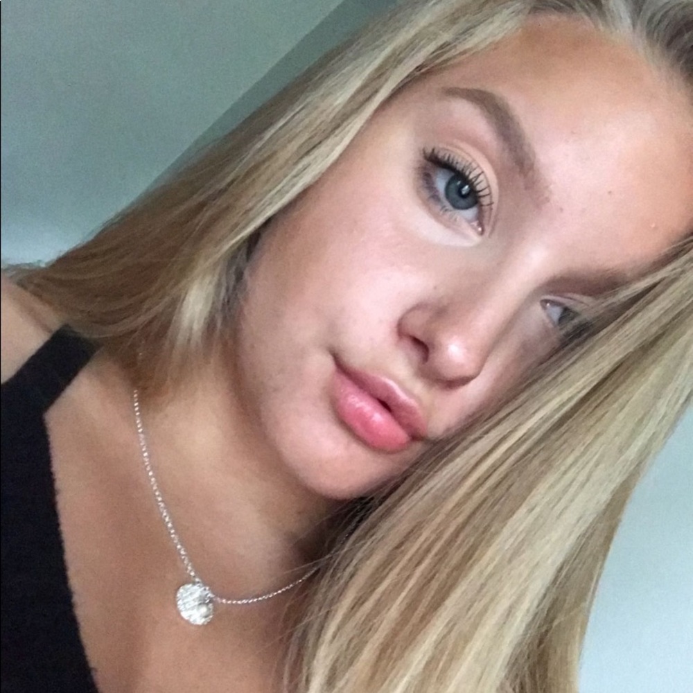 Meet your Posher, Alexis